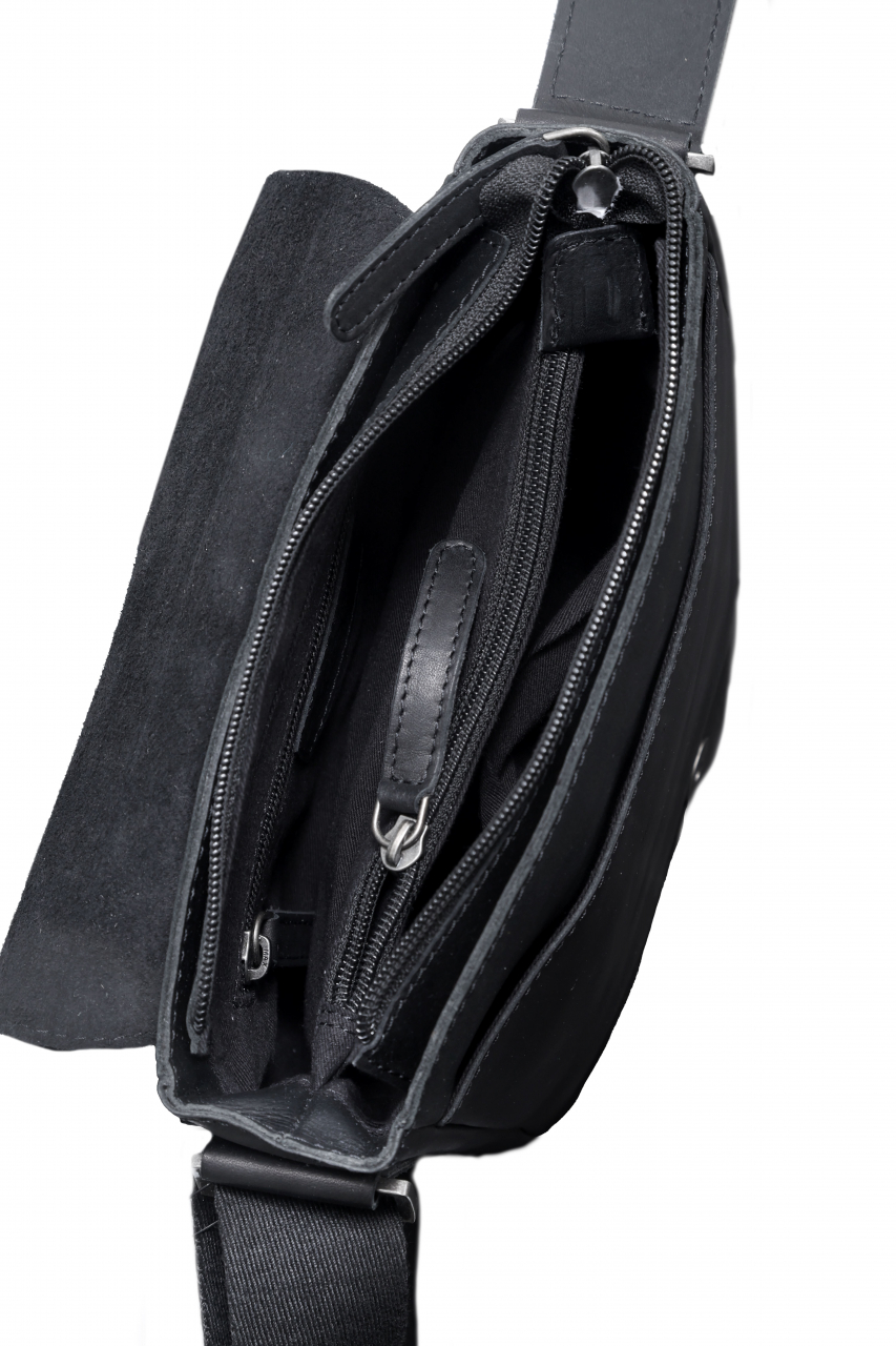 Pure Black Umhänger square II