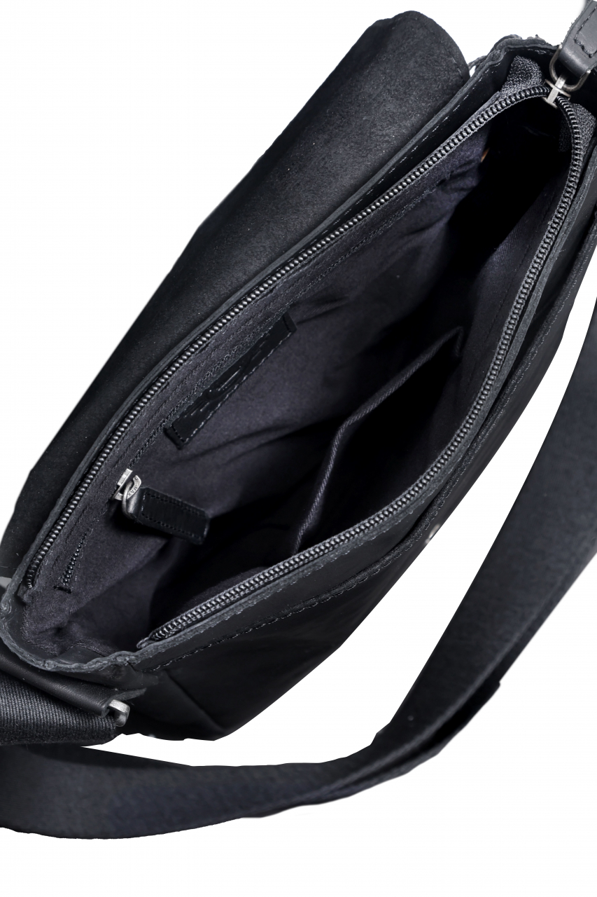 Pure Black Umhänger square I