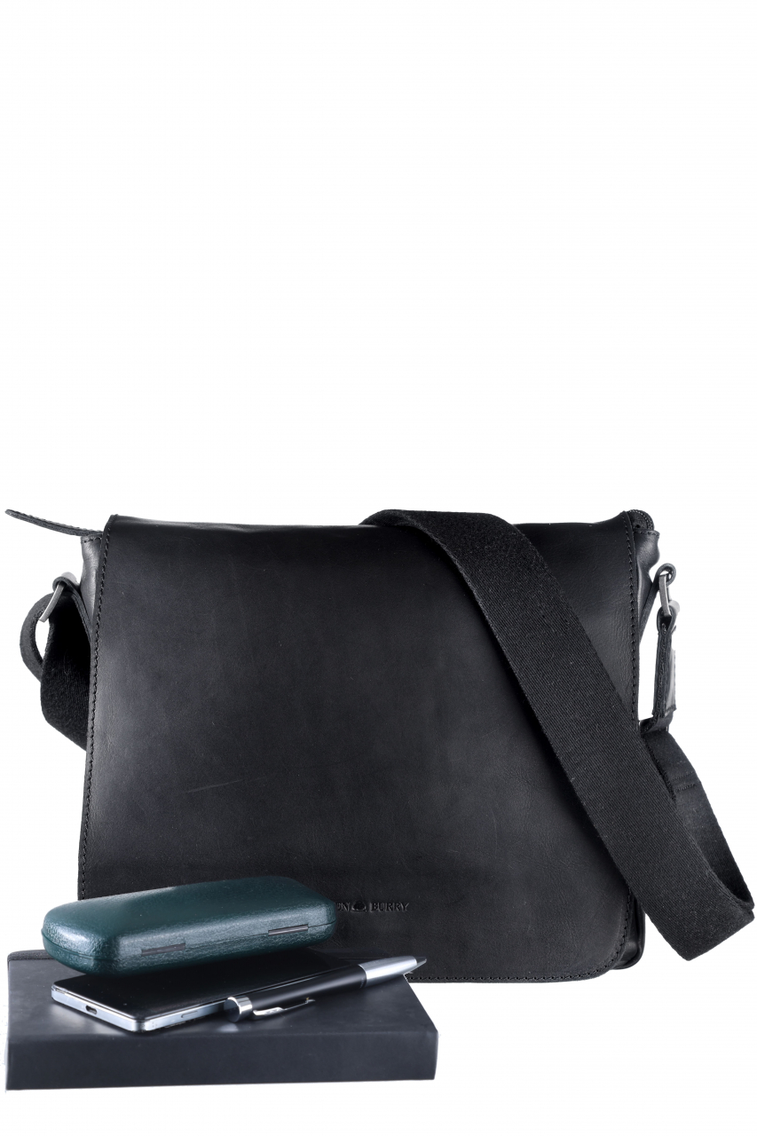 Pure Black Umhänger square I