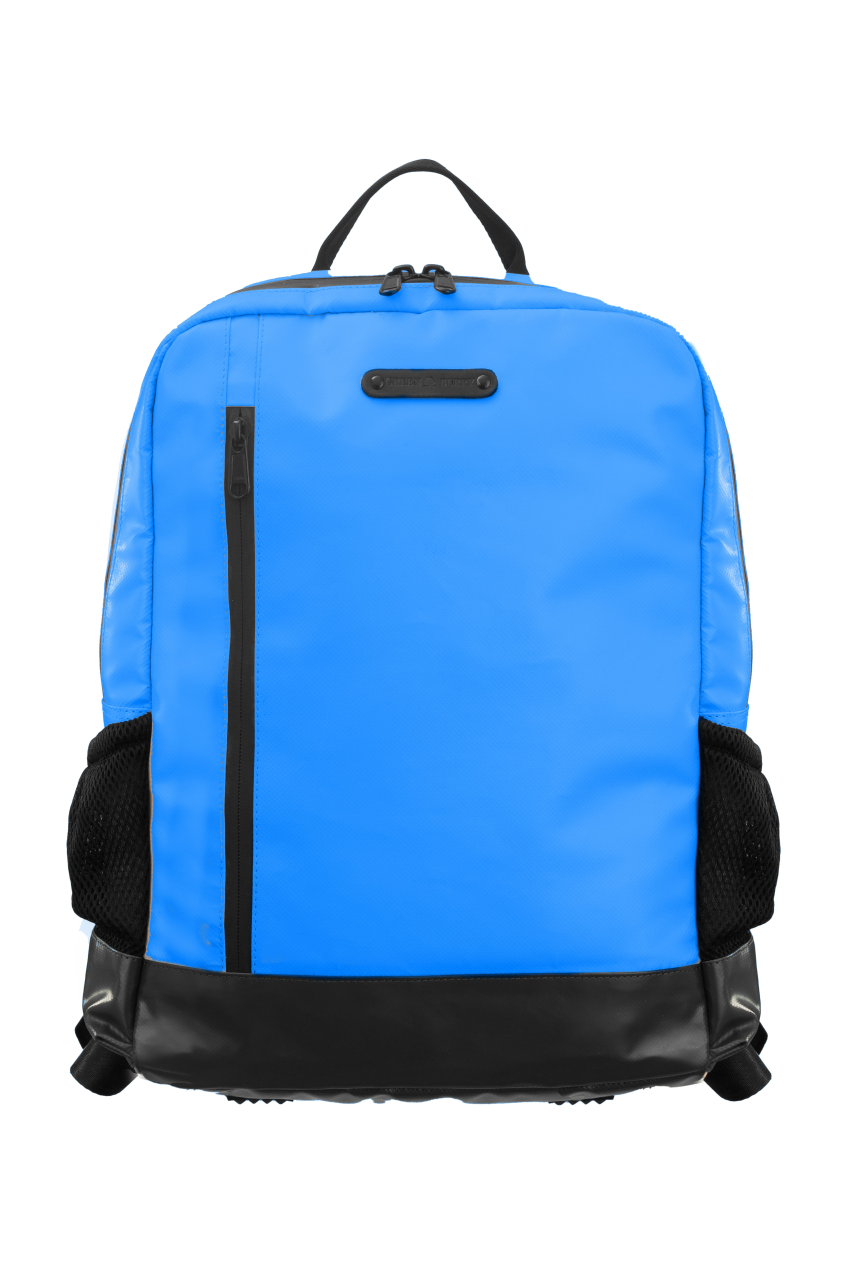 Upcycled Rucksack aus Tarpaulin space blue/black