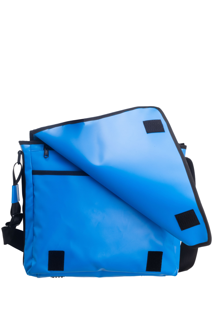Upcycled Messenger aus Tarpaulin space blue