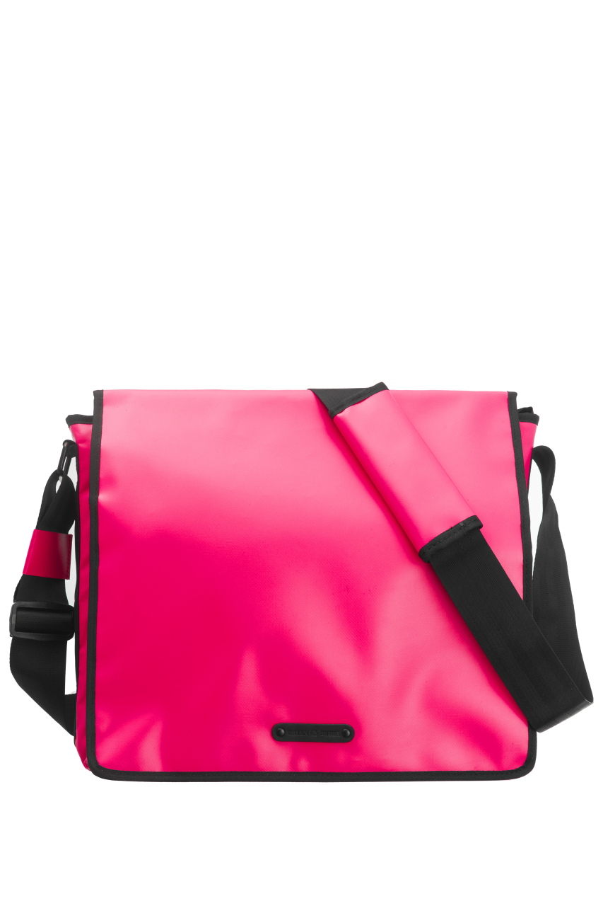 Upcycled Messenger aus Tarpaulin fuchsia