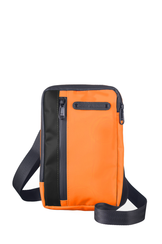 Upcycled Mobilbag aus Tarpaulin orange/black