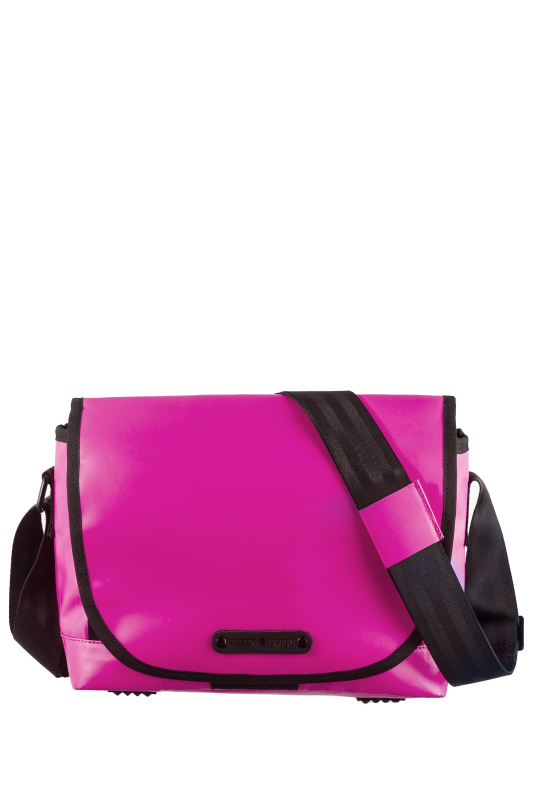 Upcycled Crossbody aus Tarpaulin fuchsia